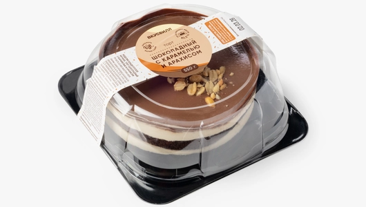 Торт шоколадный с&nbsp;карамелью и&nbsp;арахисом