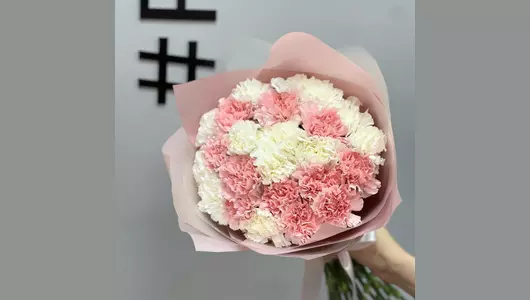 Супер стойкий букет из&nbsp;нежных розовых и&nbsp;белых диантусов «Волшебный сон» FMART by flowwow