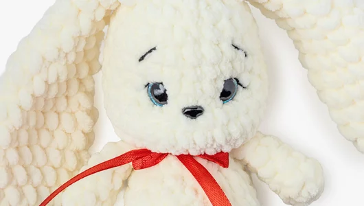 Вязаная игрушка ручной работы "Зайка Малютка"