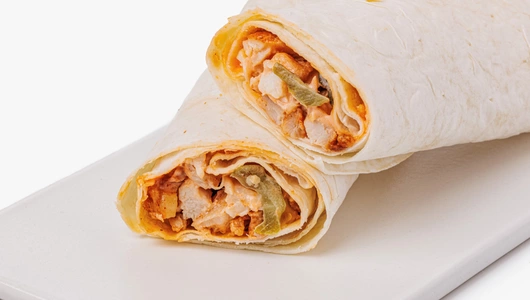 Шаурма с&nbsp;курицей и&nbsp;луком фри