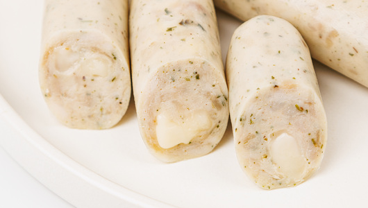 Колбаски для жарки из курицы с сыром и травами Колбаски для жарки из курицы с сыром и травами