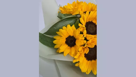 Монобукет из&nbsp;подсолнухов FMART by flowwow