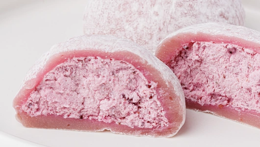 Пирожное моти "Черная смородина-мята"