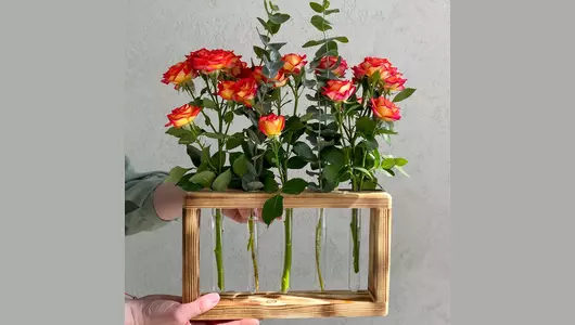 Рамка с&nbsp;колбами Розы с&nbsp;эвкалиптом FMART by flowwow