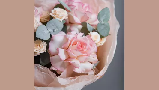 Невероятно нежный букет с&nbsp;французскими и&nbsp;кустовыми розами FMART by flowwow