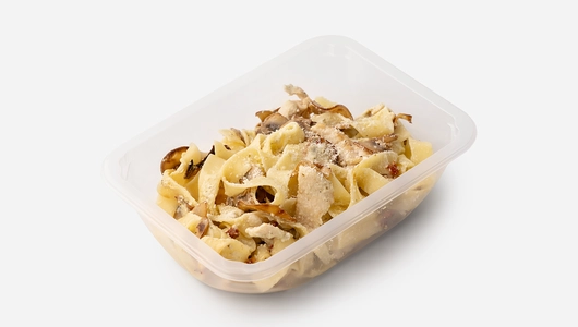 Паста фетучини с&nbsp;курицей су-вид в&nbsp;сливочном соусе с&nbsp;вялеными томатами