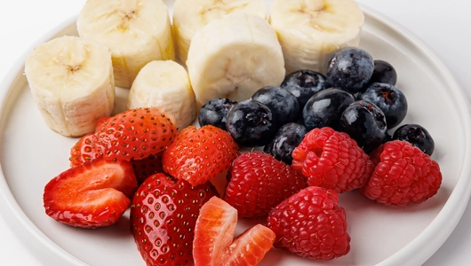 Фруктовый микс (банан, клубника, голубика, малина), 150 г