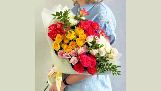 Букет «Калейдоскоп чувств» из&nbsp;кустовых роз FMART by flowwow
