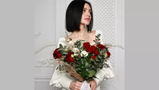 Свадебный букет из&nbsp;роз, маттиолы и&nbsp;каркаделии