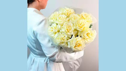 Монобукет из&nbsp;11 белых французских роз "Светлые чувства" FMART by flowwow