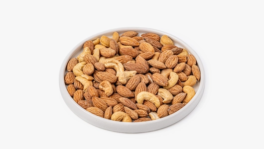 Смесь жареных орехов с&nbsp;солью