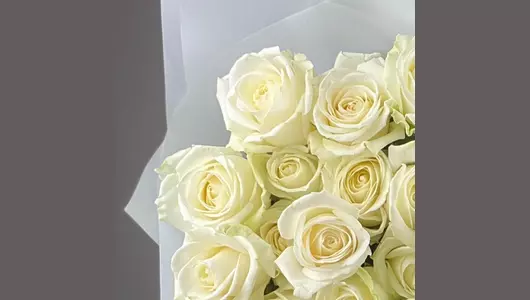 Белые розы (25шт) FMART by flowwow