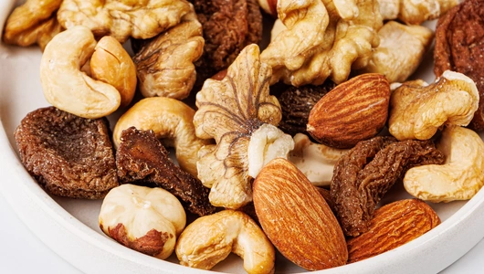 Смесь из орехов и сушеного абрикоса