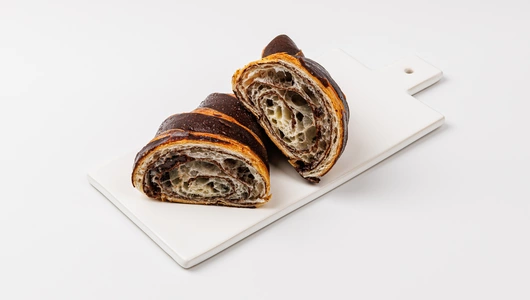 Круассан с шоколадно-ореховой начинкой, кафе рег