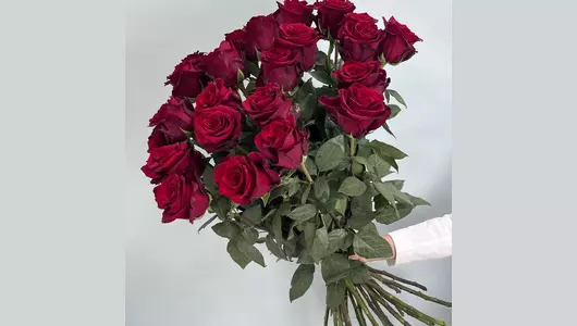 Букет из&nbsp;высоких красных роз Эквадор FMART by flowwow