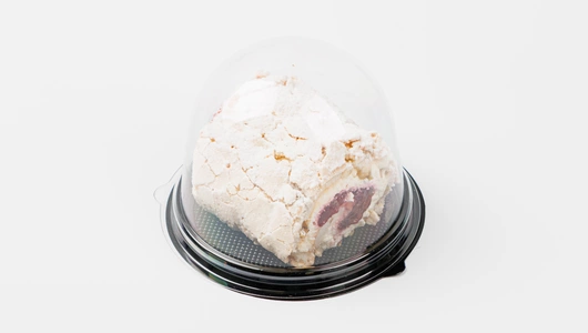 Рулет меренговый фисташковый с малиной, кафе