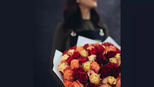 Пышный букет из&nbsp;101 розы разных оттенков: калейдоскоп чувств