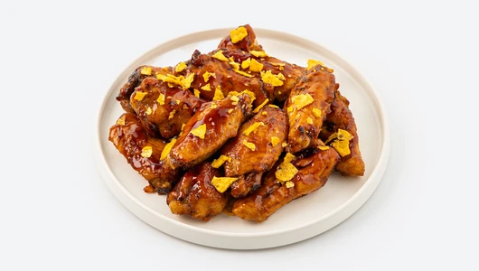 Крылья куриные "Барбекю" с&nbsp;посыпкой из&nbsp;начос с&nbsp;копчёной паприкой