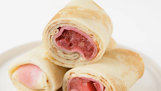 Блины с яблоком и брусникой