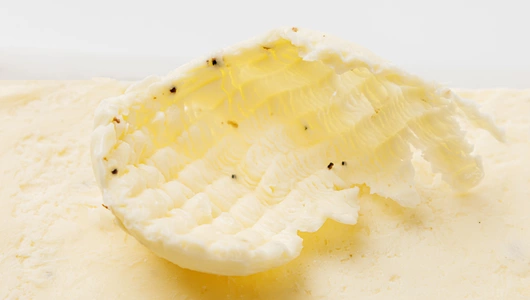 Масло сливочное с черным трюфелем 82,5%, 100 г