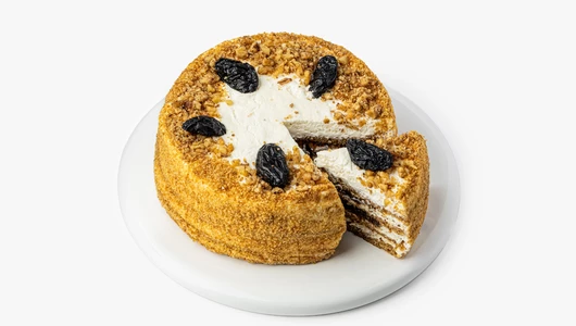 Торт "Медово-сметанный" с&nbsp;черносливом