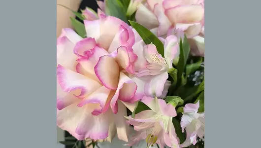 Композиция с&nbsp;французской розой FMART by flowwow