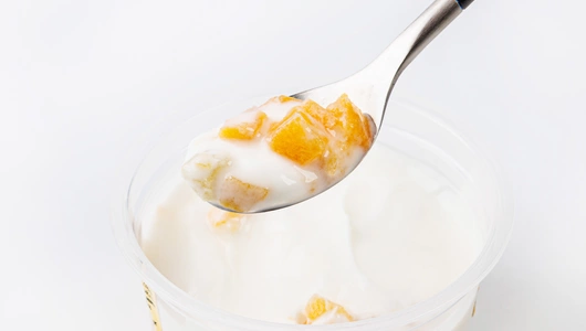 Йогурт сливочный со свежим манго