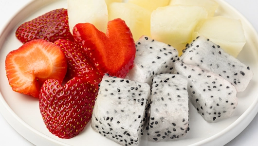 Фруктовый микс (дыня, питахайя, клубника), 180 г