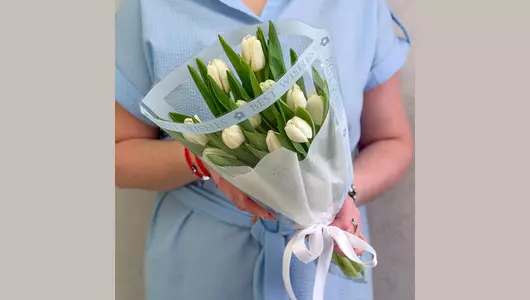 Букетик 11 белых тюльпанов FMART by flowwow