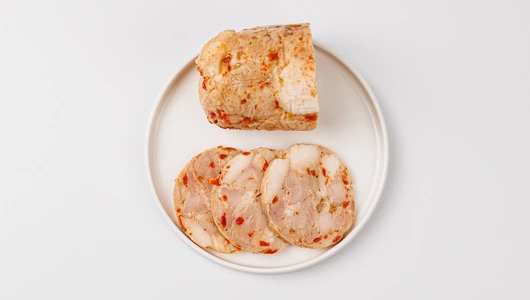 Рулет из курицы с паприкой