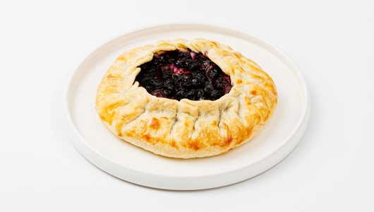 Галета с сырным кремом и черникой, кафе