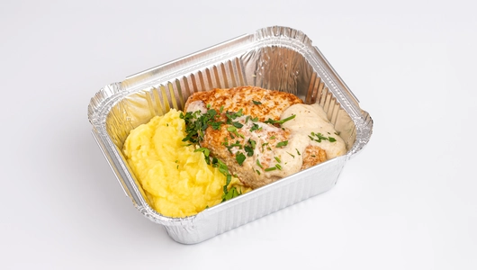 Бабушкины котлеты в сливочном соусе с картофельным пюре