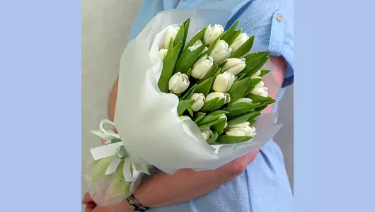 Букет 25 белых тюльпанов FMART by flowwow