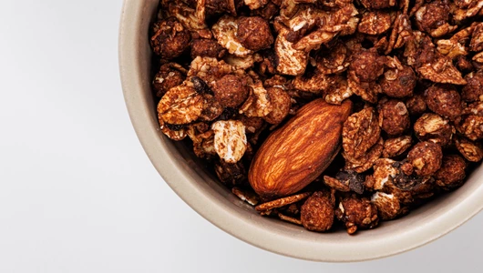 Гранола запечённая с миндалём и шоколадом