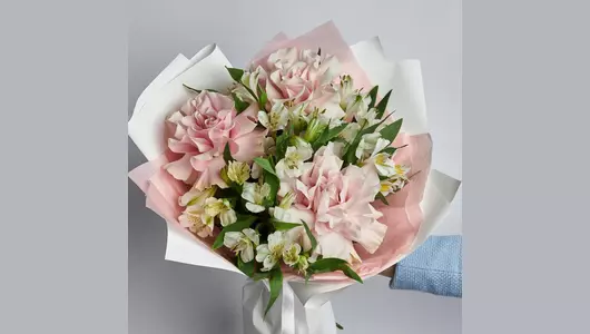 Нежный букет французские розы и&nbsp;альстромерия FMART by flowwow