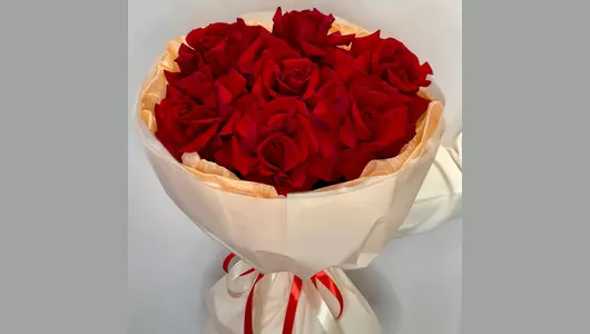 Французская красная роза 7 штук в&nbsp;упаковке FMART by flowwow