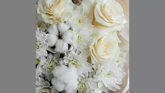 Белоснежный белый букет. Розы хлопок и&nbsp;хризантемы FMART by flowwow