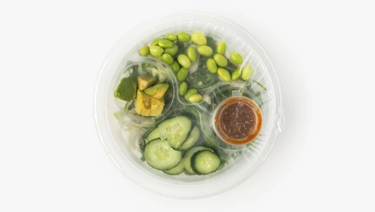 Салат-боул "Овощной" с&nbsp;киноа, авокадо и&nbsp;кунжутным соусом