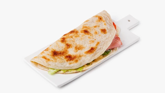 Сэндвич в&nbsp;лепешке Ротти с&nbsp;ветчиной, сыром и&nbsp;свежими томатами, кафе