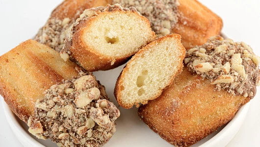 Кексы "Мадлен" в молочном шоколаде с миндалем