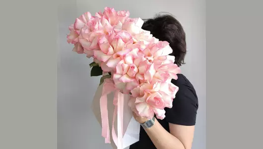 Французская роза в&nbsp;переноске FMART by flowwow