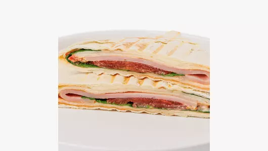 Тортилья с&nbsp;ветчиной и&nbsp;сыром, кафе