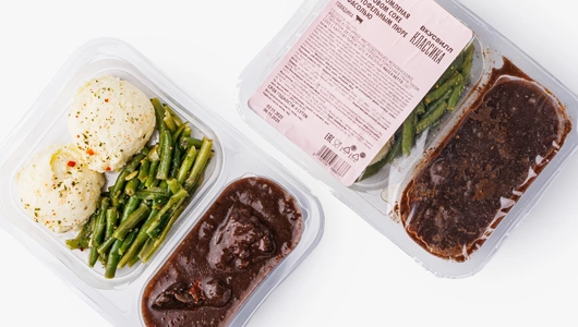 Говядина томленая в гранатовом соке с картофельным пюре и фасолью