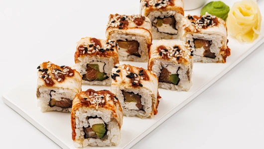 Ролл "Канада" с угрём и сёмгой