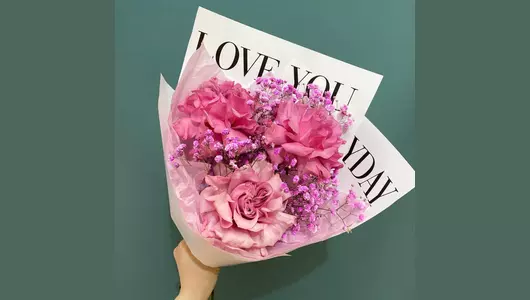 Маленькая мечта. Букет-комплимент розовые пионовидные розы FMART by flowwow