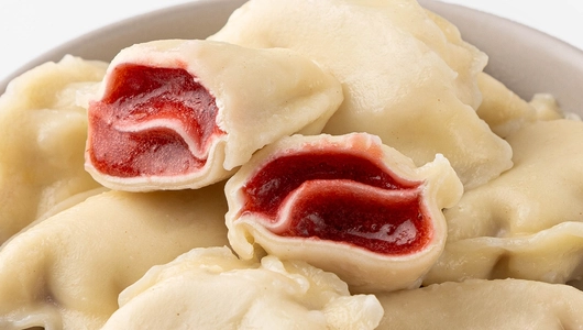 Вареники двулепные с клубникой и малиной Вареники двулепные с клубникой и малиной
