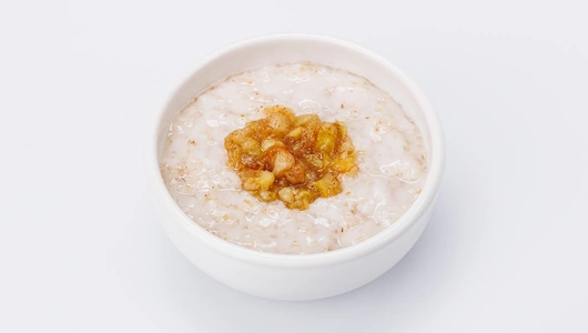 Каша ячневая с яблоком и корицей