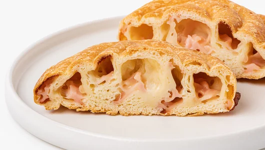 Улитка "Сытная" с&nbsp;ветчиной и&nbsp;сыром