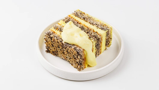 Пирожное маковое с грецким орехом и лимоном