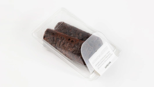 Блинчики с&nbsp;какао, кремчизом и&nbsp;вишней